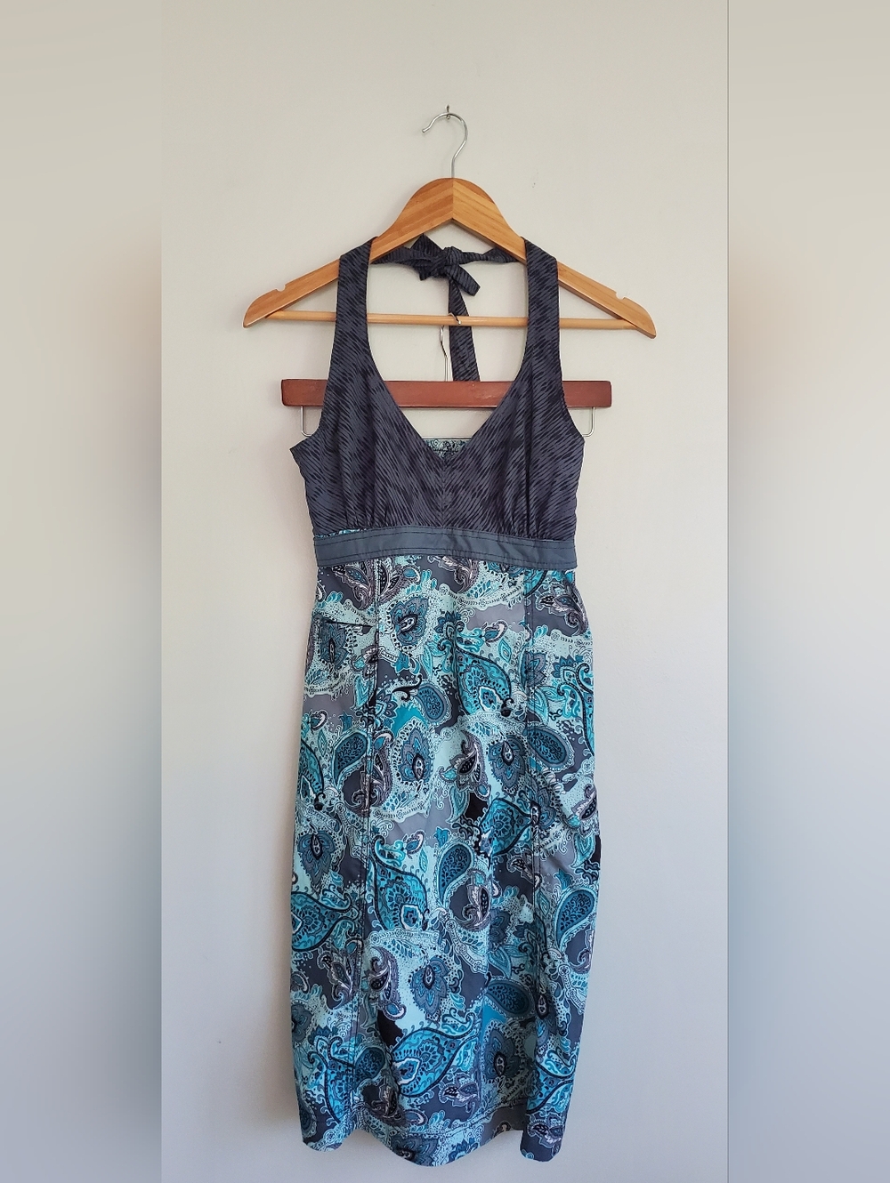 Athleta Pack Everywhere Halter V-Neck Paisley Midi Dress in Teal and Gray Size 6